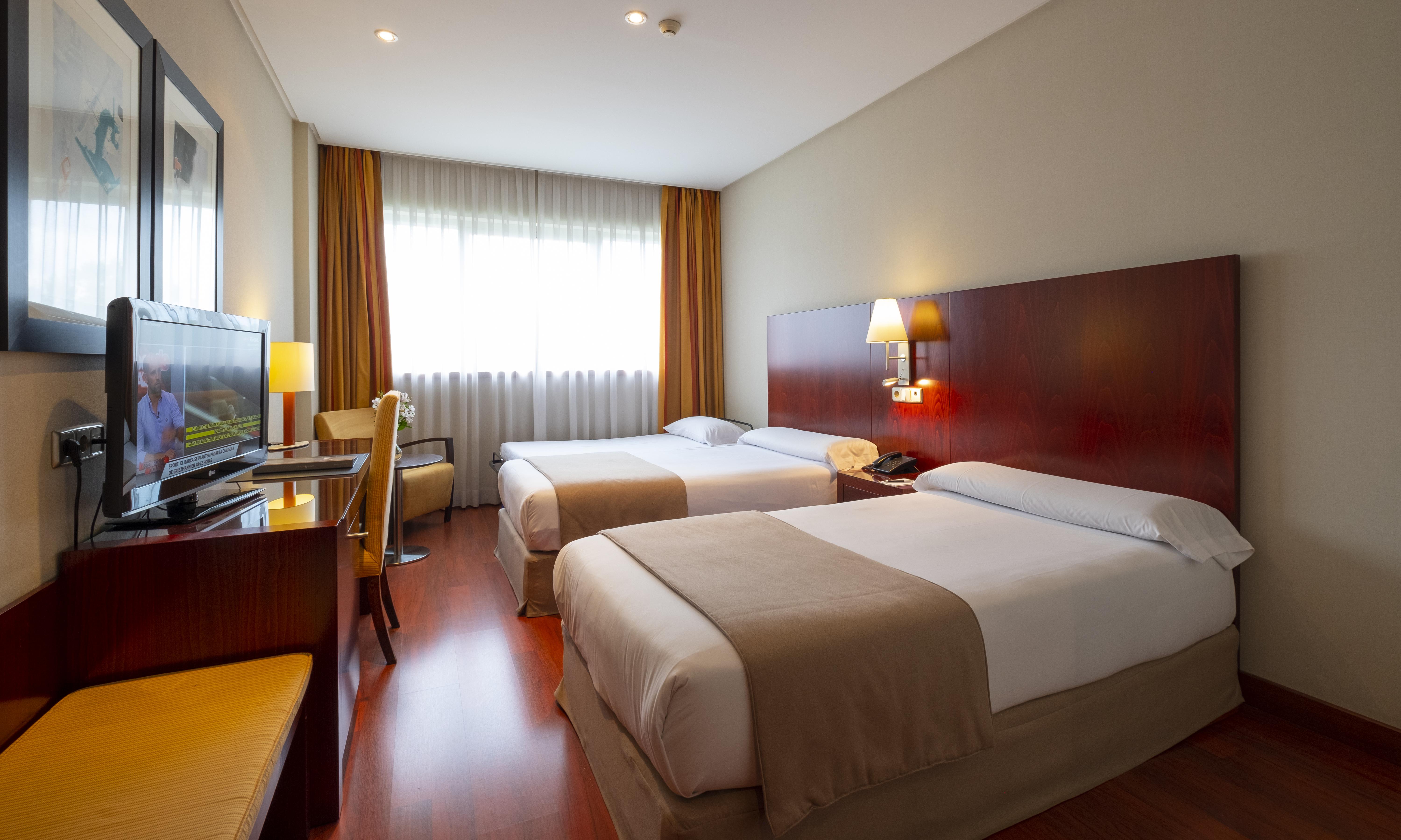กรัน โฮเทล อัตติกา 21 บาส โรซัส Hotel ลัสโรซัส เด มาดริด ภายนอก รูปภาพ