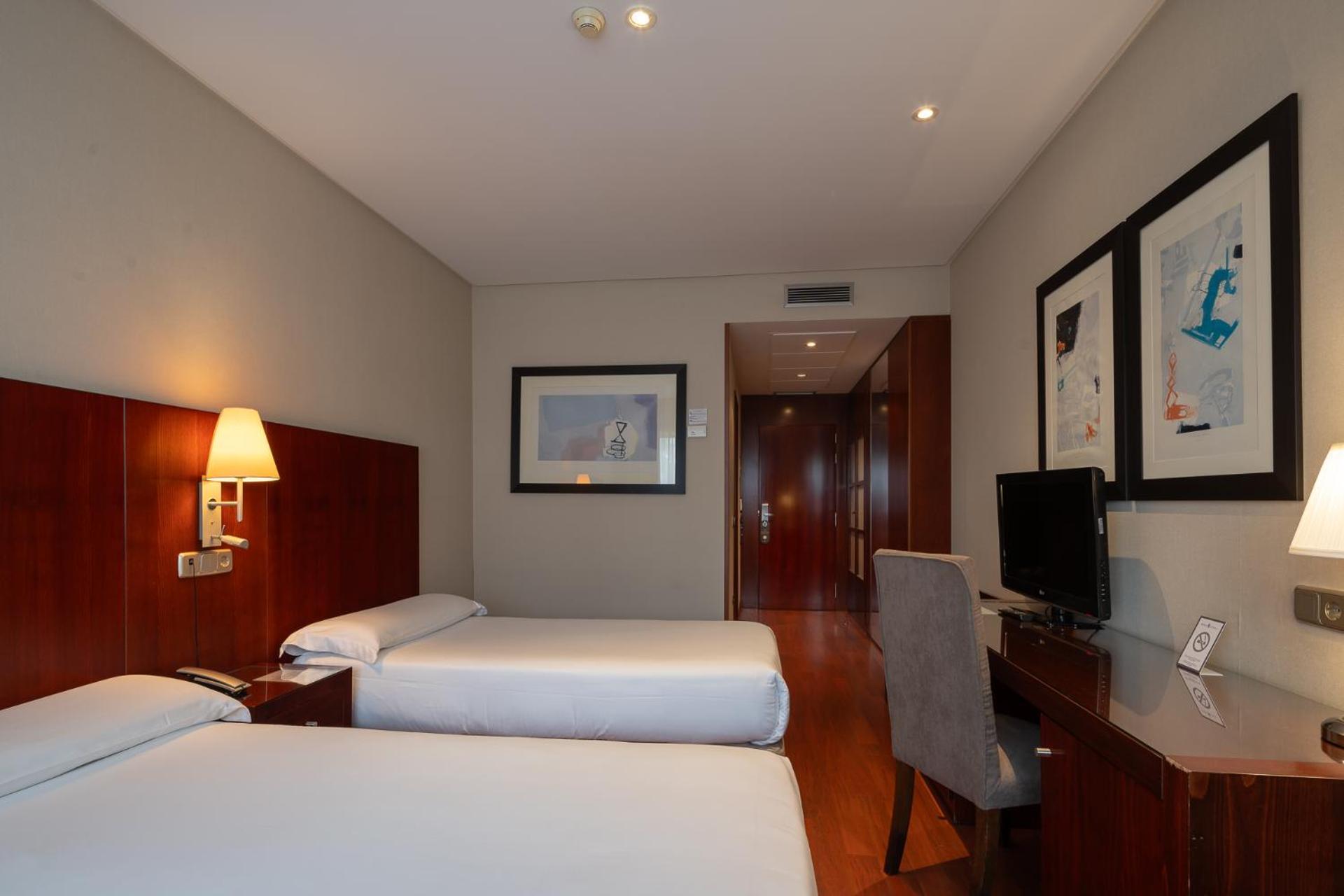 กรัน โฮเทล อัตติกา 21 บาส โรซัส Hotel ลัสโรซัส เด มาดริด ภายนอก รูปภาพ
