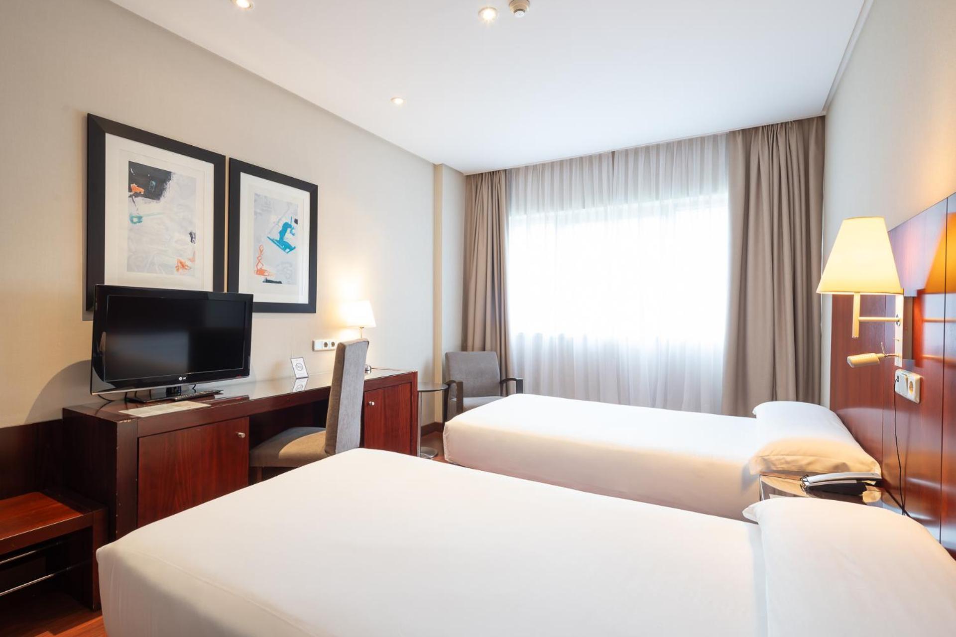 กรัน โฮเทล อัตติกา 21 บาส โรซัส Hotel ลัสโรซัส เด มาดริด ภายนอก รูปภาพ
