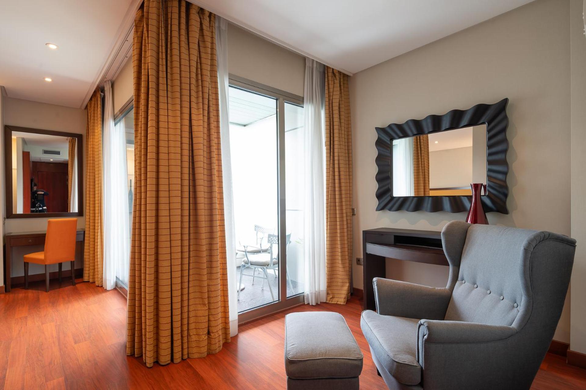 กรัน โฮเทล อัตติกา 21 บาส โรซัส Hotel ลัสโรซัส เด มาดริด ภายนอก รูปภาพ