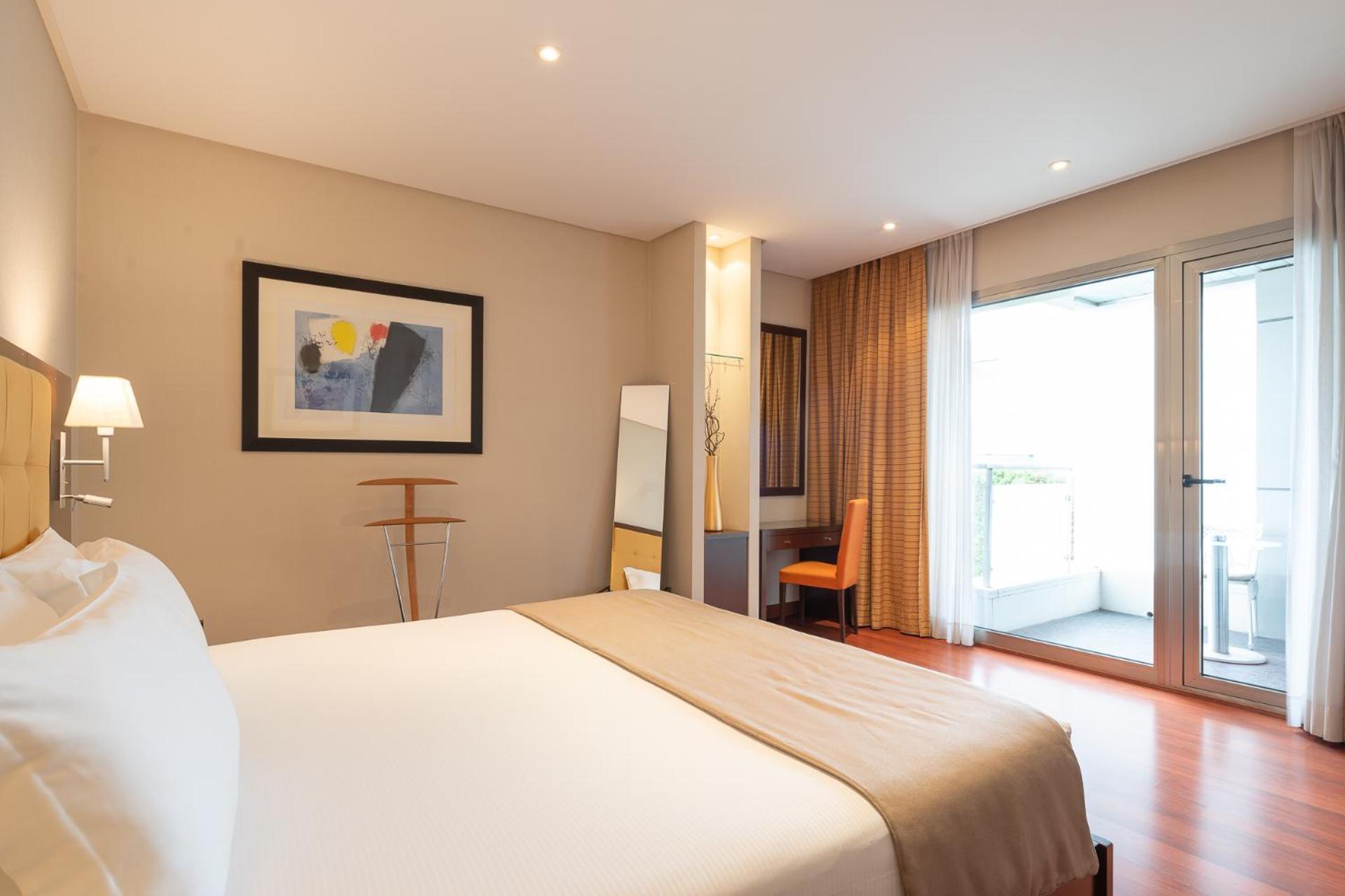 กรัน โฮเทล อัตติกา 21 บาส โรซัส Hotel ลัสโรซัส เด มาดริด ภายนอก รูปภาพ