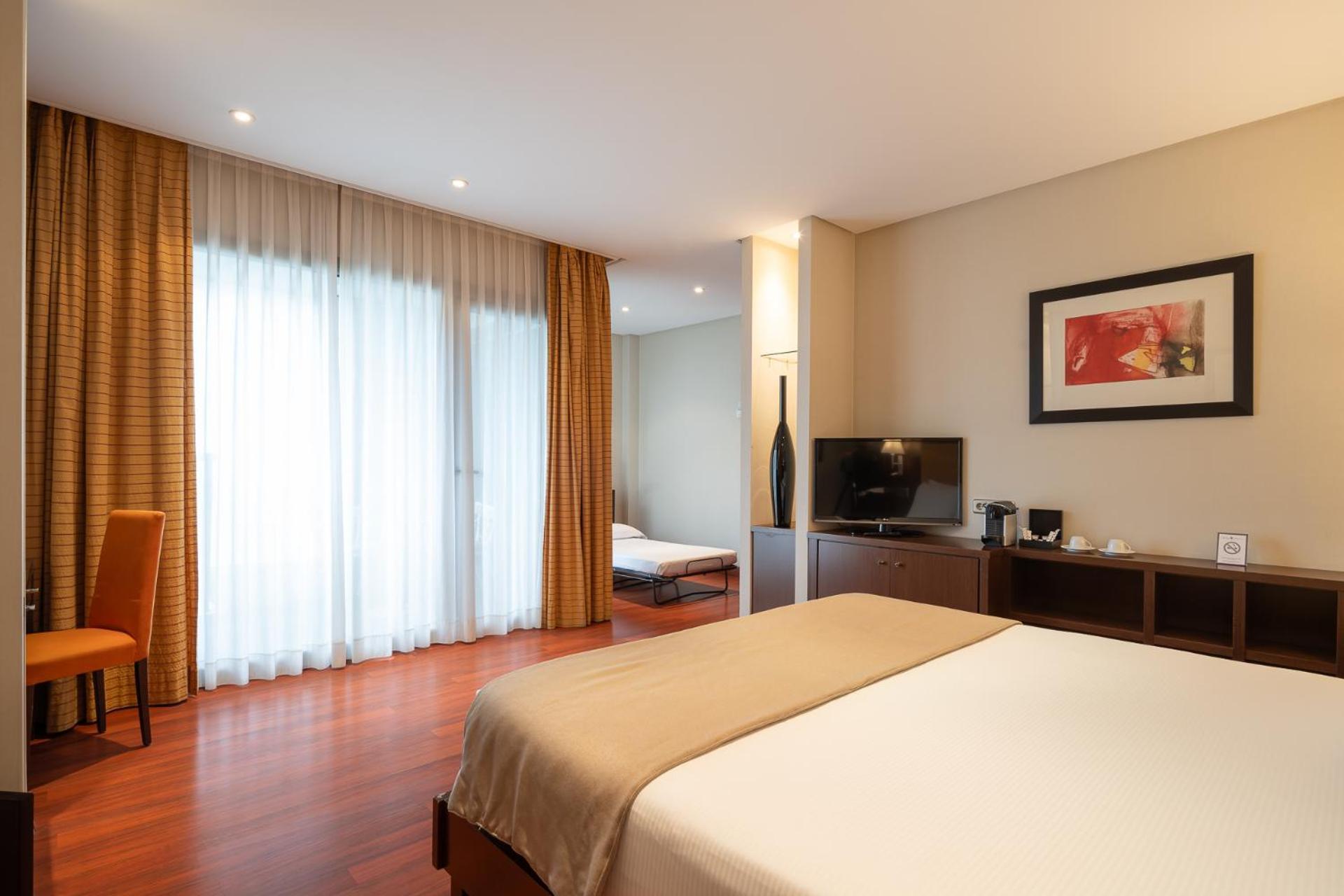 กรัน โฮเทล อัตติกา 21 บาส โรซัส Hotel ลัสโรซัส เด มาดริด ภายนอก รูปภาพ