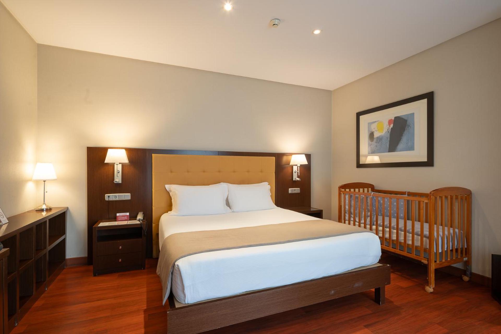 กรัน โฮเทล อัตติกา 21 บาส โรซัส Hotel ลัสโรซัส เด มาดริด ภายนอก รูปภาพ